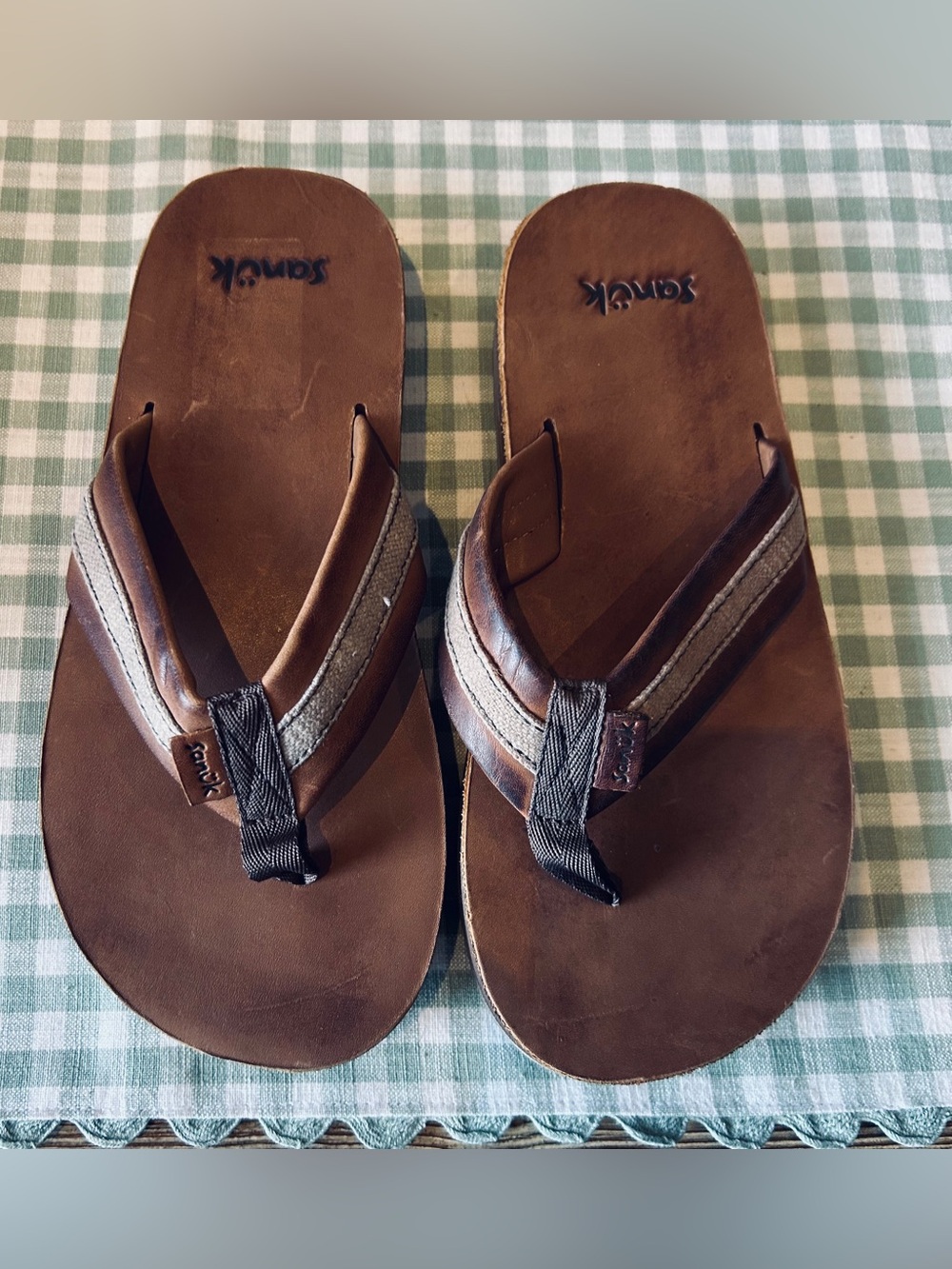 NWOT Sanuk Brown Leather & Fabric Men's Flip Flops Size 7